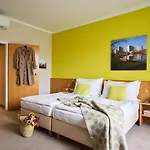 Henriette Stadthotel ex Das Capri