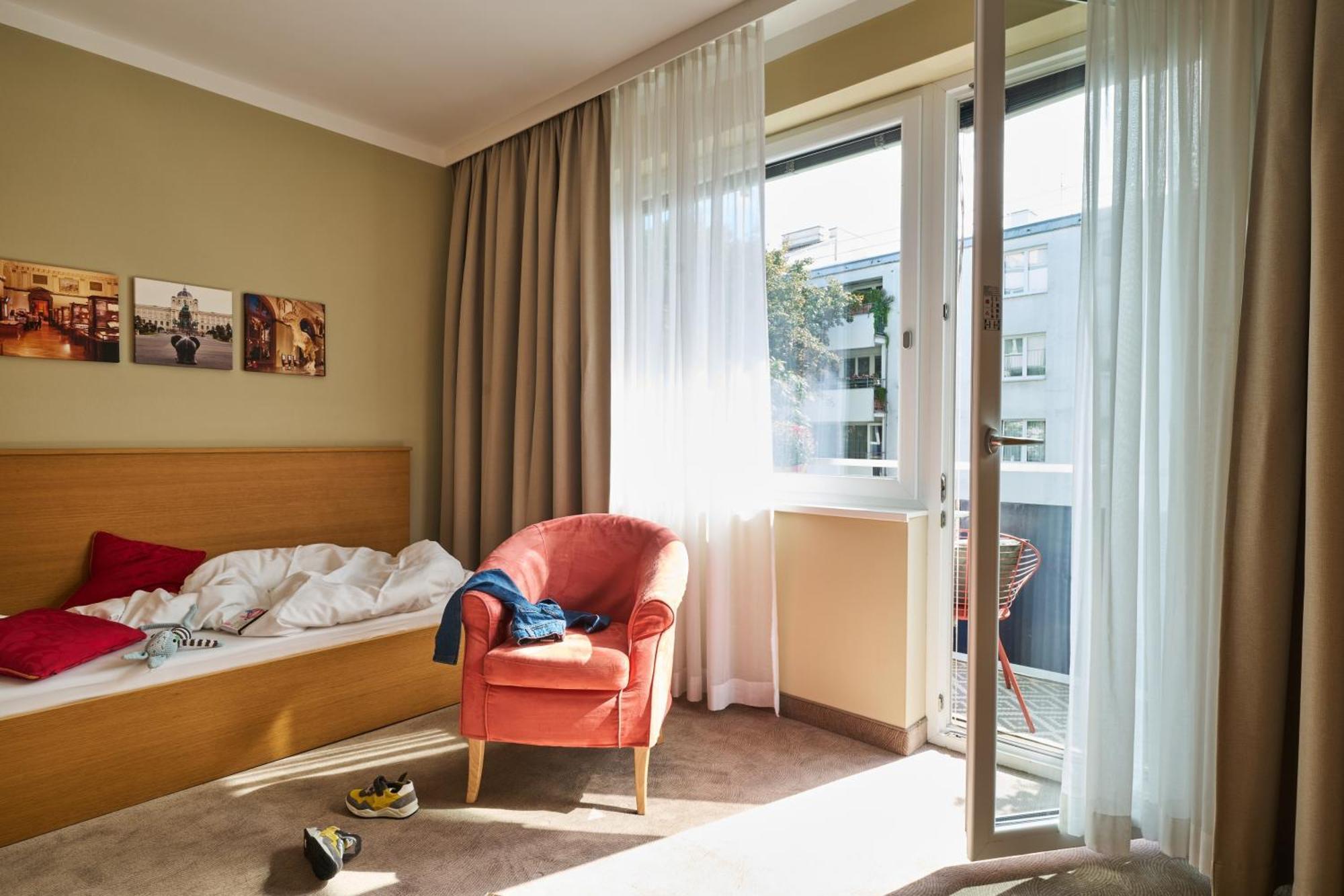 Hotel Henriette Stadthotel Ex Capri 4*